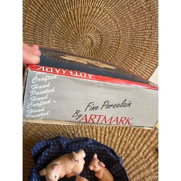 ArtMark Fine Porcelain pig decor - Picture 9 of 9